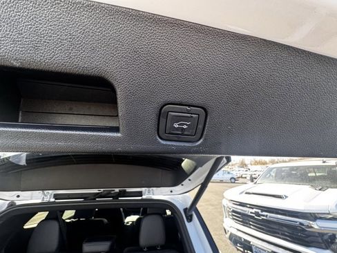 Used 2025 Buick Enclave Preferred image 9