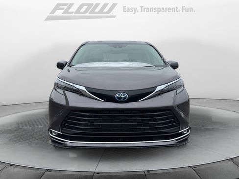 Certified 2024 Toyota Sienna XLE image 2