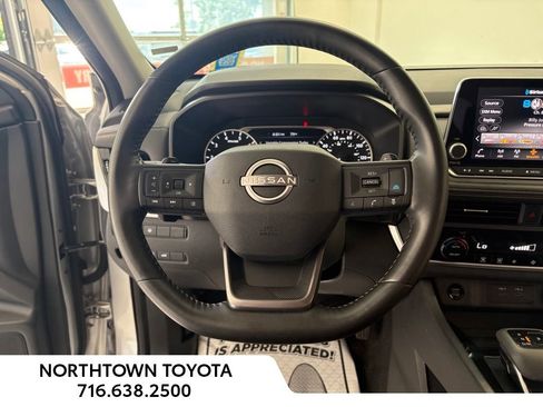 Used 2025 Nissan Rogue SV FWD image 7