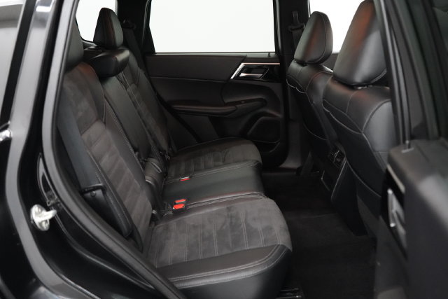 Used 2023 Mitsubishi Outlander SE AWD/4WD image 38