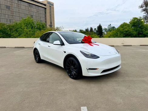 Used 2022 Tesla Model Y Performance AWD/4WD image 15