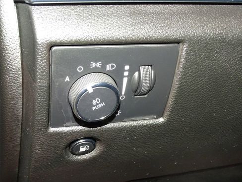 Used 2021 Jeep Grand Cherokee Limited image 20