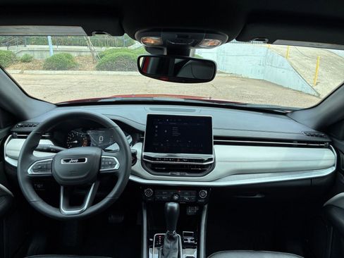 Used 2025 Jeep Compass Limited image 34