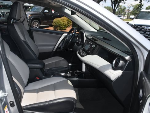 Used 2018 Toyota RAV4 Limited FWD image 21