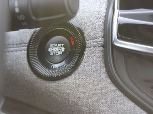 Used 2024 Jeep Compass Latitude image 31