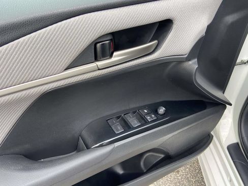 Used 2025 Toyota Camry SE w/ Convenience Package FWD image 15