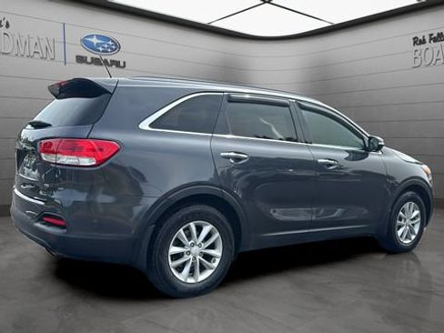 Used 2017 Kia Sorento FWD image 4