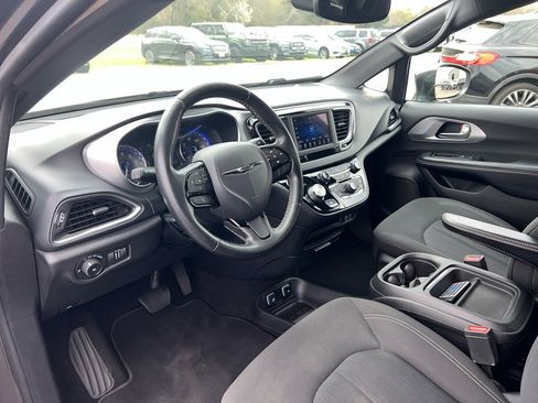 Used 2019 Chrysler Pacifica Touring Plus w/ S Appearance Package image 11