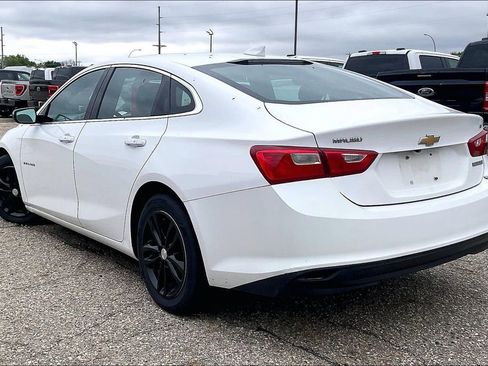 Used 2018 Chevrolet Malibu LT FWD image 3