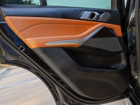 Used 2019 BMW X5 xDrive50i w/ M Sport Package image 12