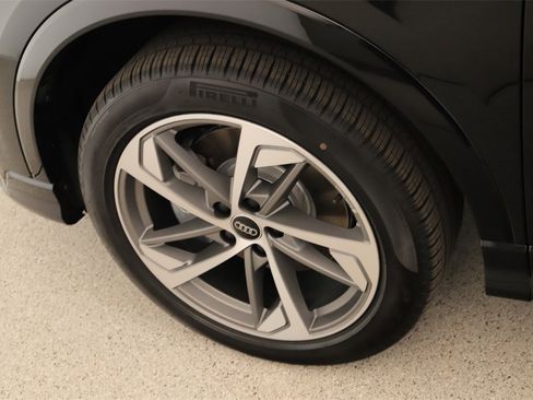 New 2025 Audi Q3 2.0T Premium image 30
