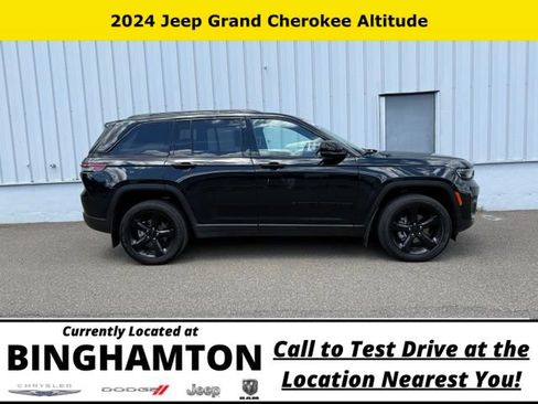 Used 2024 Jeep Grand Cherokee Altitude AWD/4WD image 4