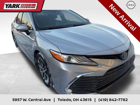 Used 2022 Toyota Camry XLE image 1