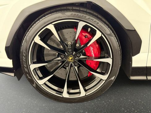 Used 2019 Lamborghini Urus AWD/4WD image 11