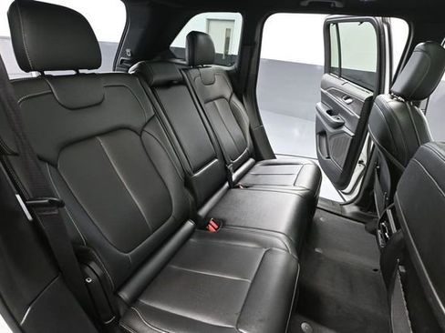 Used 2024 Jeep Grand Cherokee Limited w/ Luxury Tech Group II AWD/4WD image 45