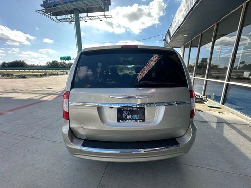 Used 2012 Chrysler Town & Country Touring w/ Entertainment Group #1 image 4