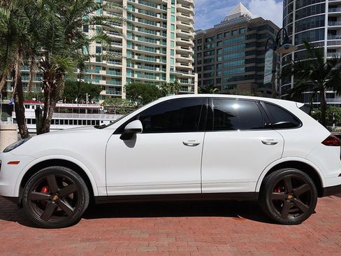 Used 2018 Porsche Cayenne Platinum Edition image 14