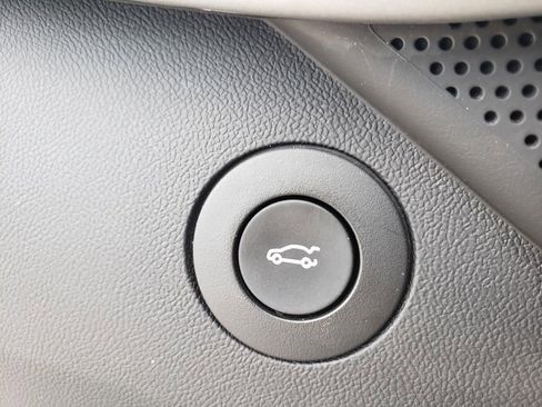 Used 2021 Chevrolet Camaro LT image 27