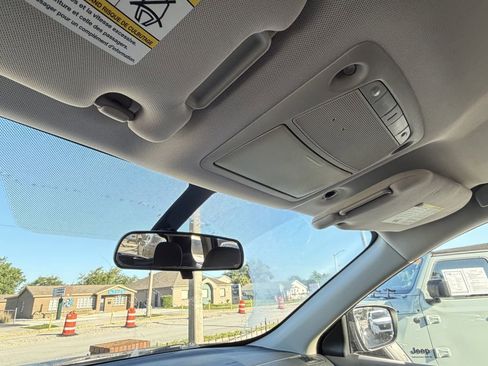 Used 2018 Nissan Pathfinder S FWD image 32