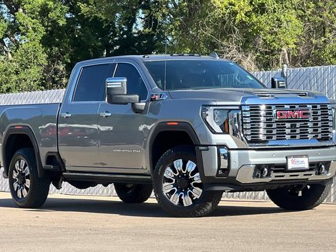 Used 2026 GMC Sierra 2500 Denali w/ Technology Package AWD/4WD image 2