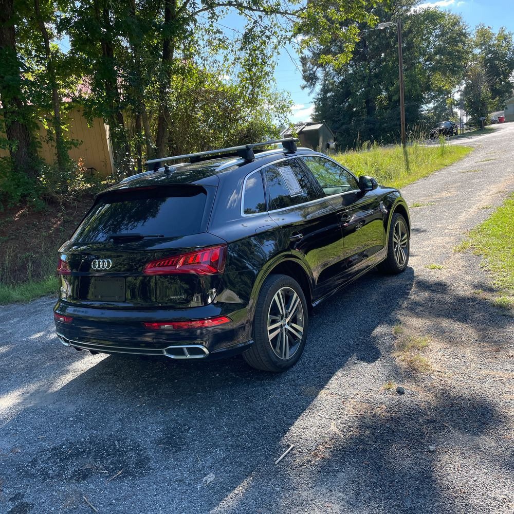 Used 2020 Audi Q5 e Premium Plus w/ Premium Plus Package AWD/4WD image 3
