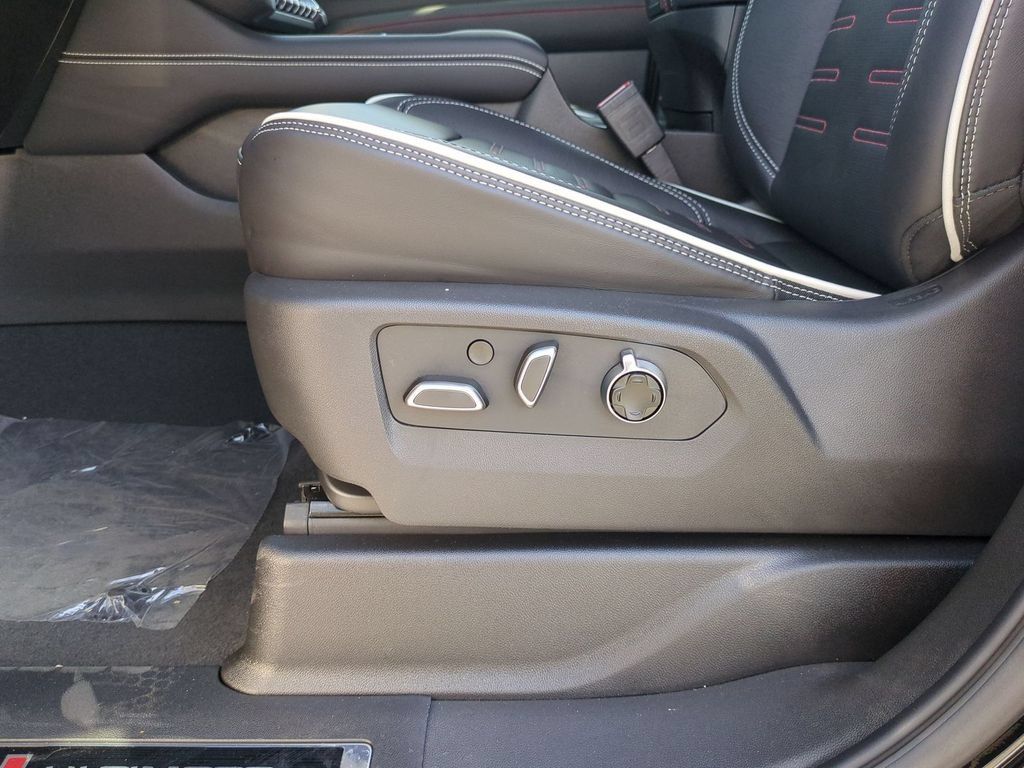 Used 2026 GMC Yukon AT4 Ultimate AWD/4WD image 21