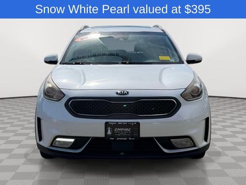 Used 2017 Kia Niro EX FWD image 2
