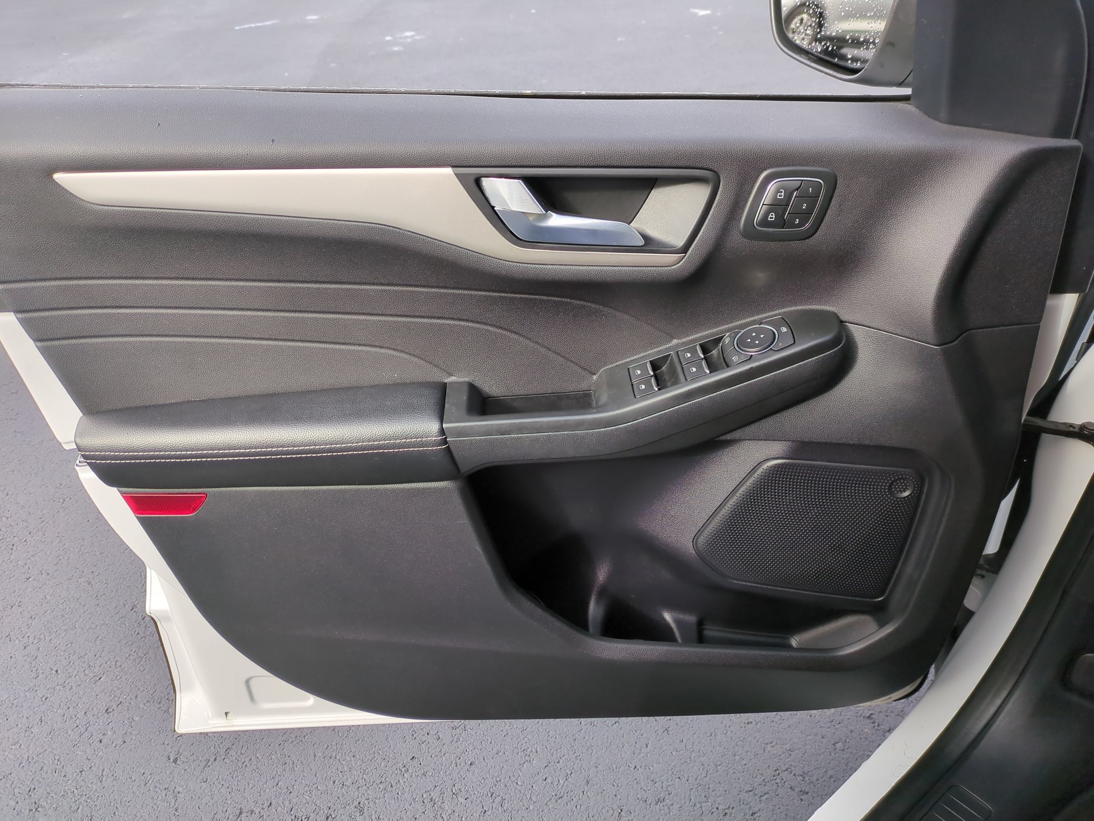 Used 2022 Ford Escape SEL w/ Technology Package AWD/4WD image 9