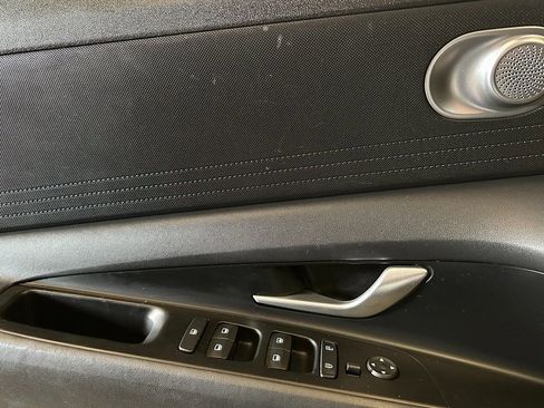 Used 2021 Hyundai Elantra SE image 11