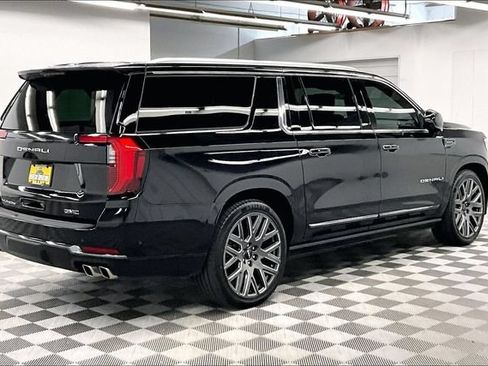 Used 2025 GMC Yukon XL Denali Ultimate AWD/4WD image 13
