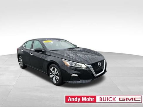 Used 2022 Nissan Altima 2.5 SV image 2