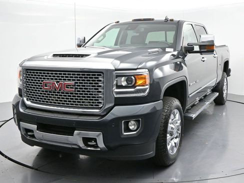Used 2017 GMC Sierra 2500 Denali w/ Duramax Plus Package AWD/4WD image 3
