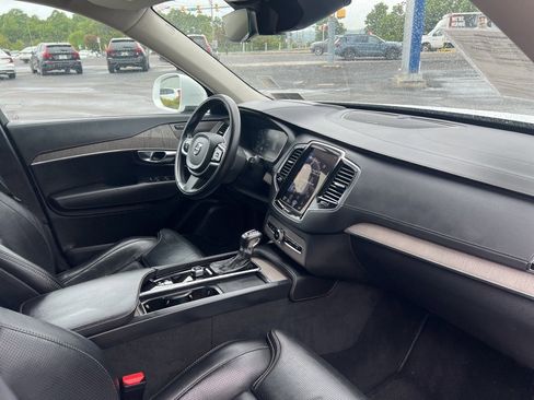 Used 2022 Volvo XC90 T6 Inscription w/ Lounge Package image 39
