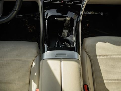 Used 2023 Mercedes-Benz GLC 300 4MATIC image 25