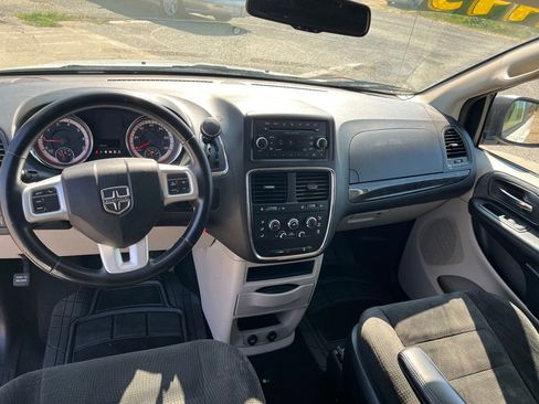 Used 2017 Dodge Grand Caravan SE w/ Power Window Group image 27