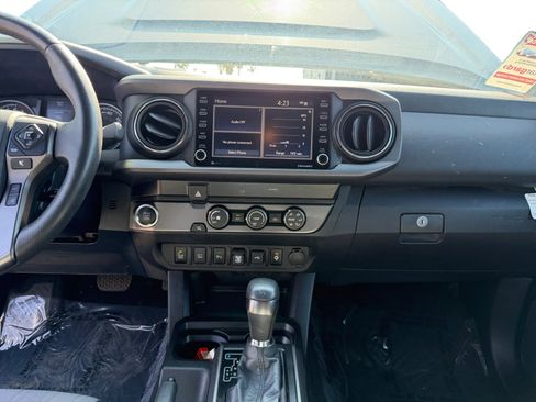 Used 2020 Toyota Tacoma TRD Sport w/ Technology Package RWD image 11