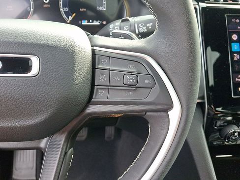 Certified 2025 Jeep Grand Cherokee L Altitude AWD/4WD image 18