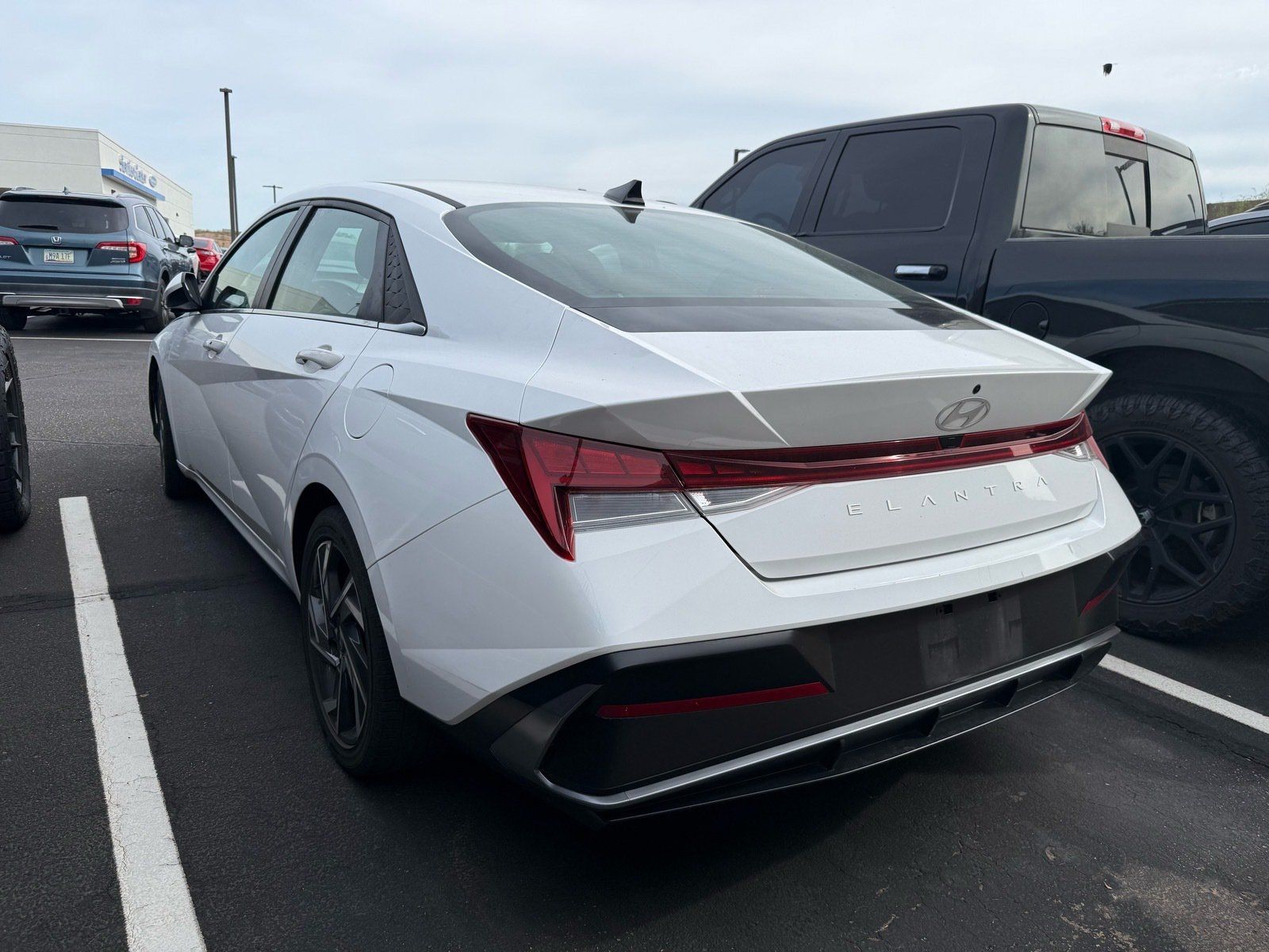 Used 2025 Hyundai Elantra SEL FWD image 3
