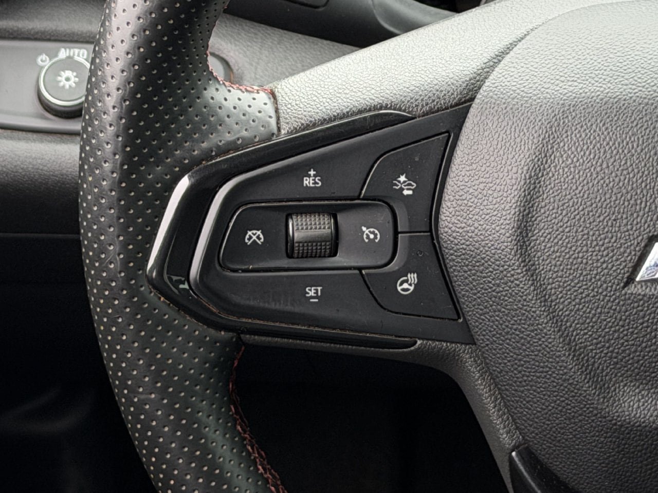 Used 2024 Chevrolet Trax RS FWD image 13