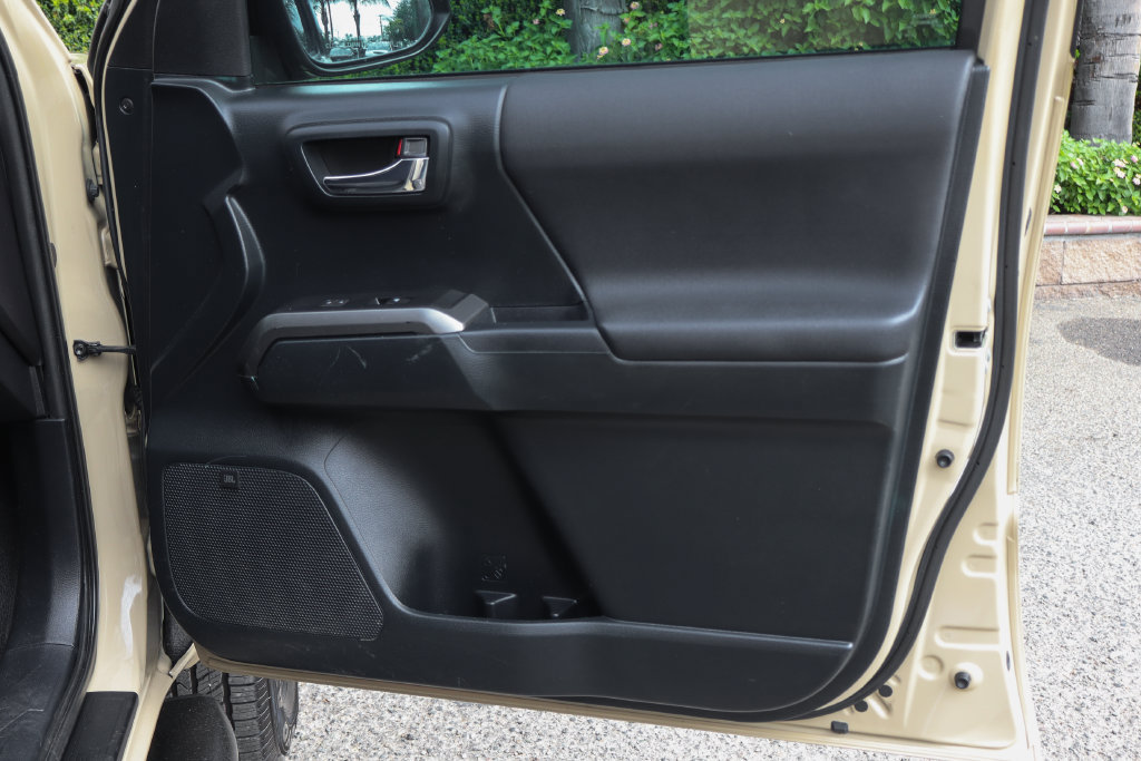 Used 2016 Toyota Tacoma TRD Sport RWD image 47