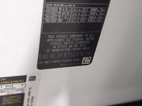 Certified 2025 Land Rover Discovery Dynamic SE image 17