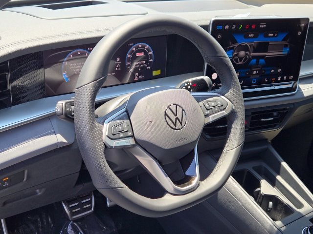New 2026 Volkswagen Tiguan SE R-Line FWD image 11