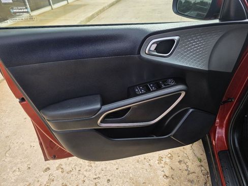 Used 2025 Kia Soul S FWD image 11