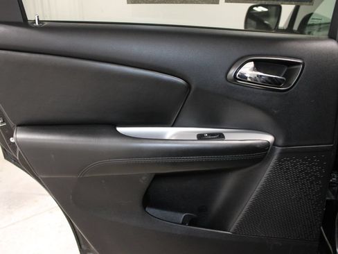 Used 2019 Dodge Journey SE w/ Connectivity Group FWD image 18