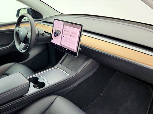 Used 2025 Tesla Model Y Long Range image 29