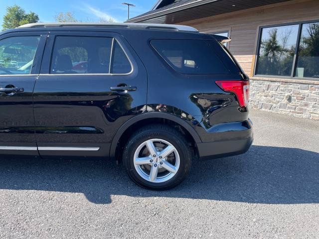 Used 2017 Ford Explorer XLT w/ Equipment Group 202A AWD/4WD image 4