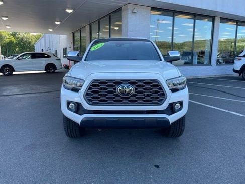 Used 2021 Toyota Tacoma TRD Off-Road w/ TRD Premium Off Road Package AWD/4WD image 2