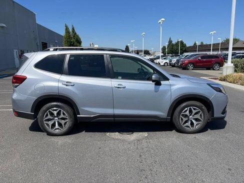 Used 2023 Subaru Forester Premium AWD/4WD image 3