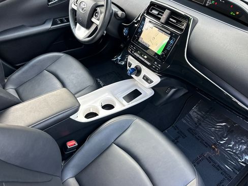 Used 2016 Toyota Prius Four image 16