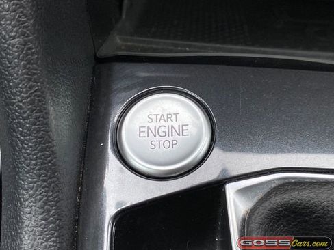 Used 2024 Volkswagen Tiguan SE image 9